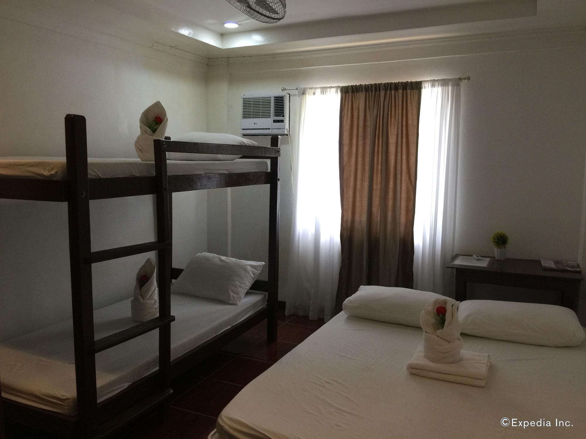 Ricardo Valley Inn Корон Екстер'єр фото